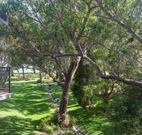 36 'Bay Parklands' 2 Gowrie Avenue - close to the water with pool  spa  tennis court - Accommodation QLD