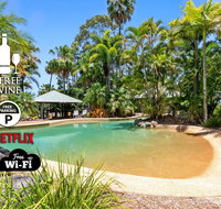 3BR Beach Escape AC Pool Tennis Wine Coffee Netflix - Accommodation QLD