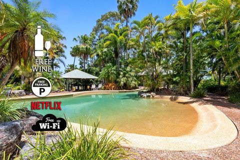 3BR Beach Escape AC, Pool, Tennis, Wine, Coffee, Netflix - Accommodation QLD 0