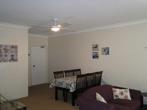4 'Adriana', 83 Ronald Avenue - Open Plan Living With Backyard - Accommodation QLD 2