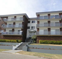 4 'Adriana' 83 Ronald Avenue - open plan living with backyard - Accommodation QLD