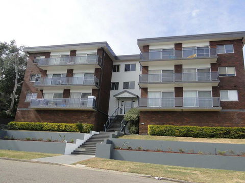 4 'Adriana', 83 Ronald Avenue - Open Plan Living With Backyard - Accommodation QLD 0