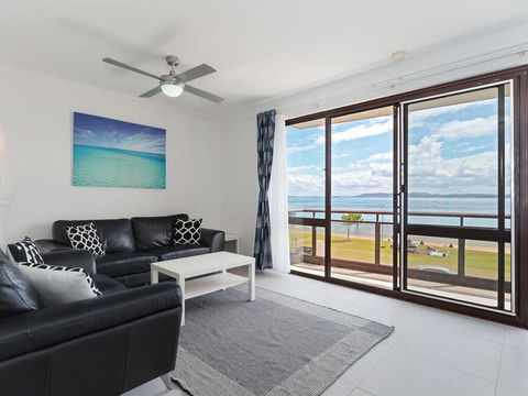 4 'Collendina', 19 Kurrawa Close - Fantastic Water Views And Sea Breezes - Accommodation QLD 1