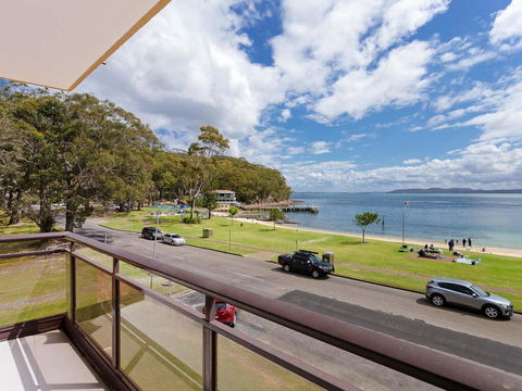 4 'Collendina', 19 Kurrawa Close - Fantastic Water Views And Sea Breezes - Accommodation QLD 0