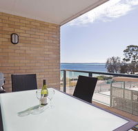 4 'Shoreline' 7 Victoria Parade - views over Fly Point and Marina - Accommodation QLD