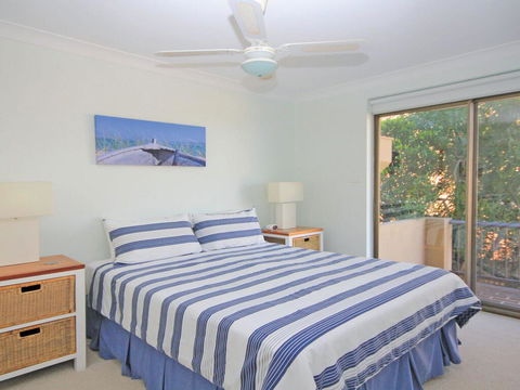 4 'Skyline' 12 Thurlow Avenue - Air Conditioned & WIFI - Accommodation QLD 3