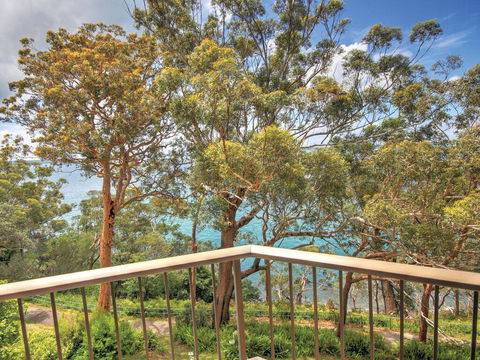 4 'Skyline' 12 Thurlow Avenue - Air Conditioned & WIFI - Accommodation QLD 1