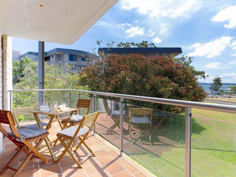4 'Villa Ellisa', 10 Columbia Close - Beautiful Unit With Beautiful Water Views At Little Beach - Accommodation QLD 0