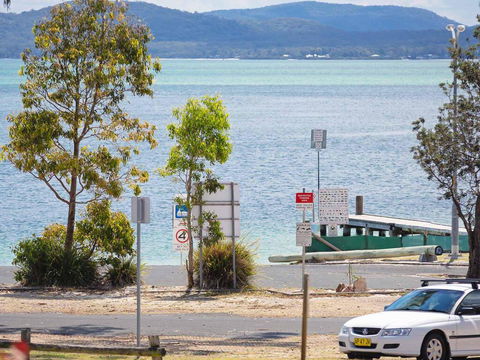 4 'Villa Ellisa', 10 Columbia Close - Beautiful Unit With Beautiful Water Views At Little Beach - Accommodation QLD 1