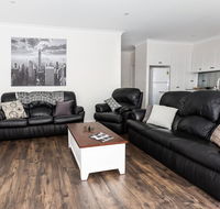 4 Bedroom Inner City Townhouse - SLEEPS 9  - Accommodation QLD