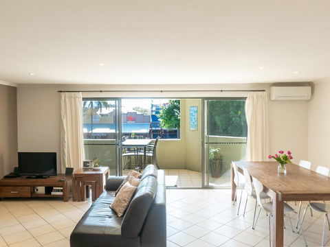 4/4 On First - Accommodation QLD 0