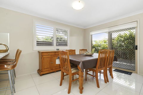44 Oaks Avenue, No:4 - Accommodation QLD 2
