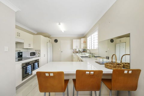 44 Oaks Avenue, No:4 - Accommodation QLD 1