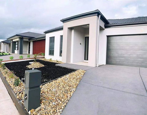 4Bed 2Bath Cozy Guesthouse In Tarneit - Accommodation QLD 1