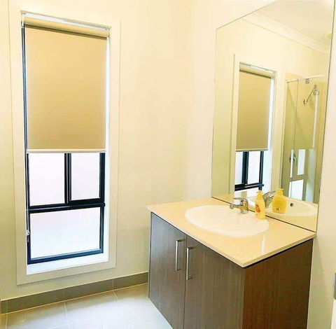 4Bed 2Bath Cozy Guesthouse In Tarneit - Accommodation QLD 2