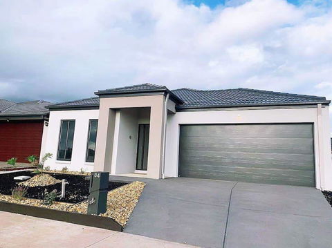 4Bed 2Bath Cozy Guesthouse In Tarneit - Accommodation QLD 0