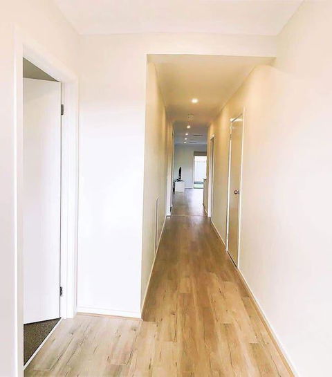 4Bed 2Bath Cozy Guesthouse In Tarneit - Accommodation QLD 3