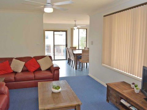 5 'Ocean Breeze' Shoal Bay Avenue - Fabulous Location Opposite Shoal Bay Beach! - Accommodation QLD 3