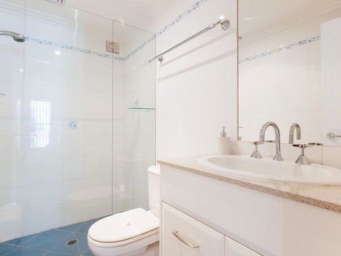 5 'The Outlook', 4 Ocean Parade - Overlooking Boat Harbour Beach And Ducted Air Conditioning - Accommodation QLD 2