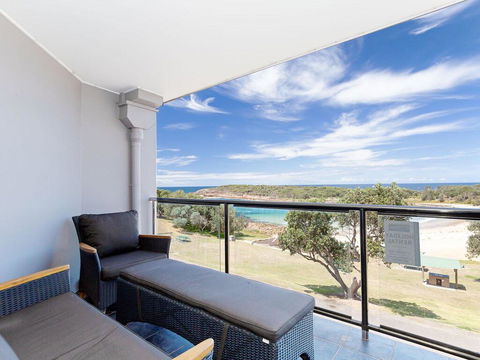 5 'The Outlook', 4 Ocean Parade - Overlooking Boat Harbour Beach And Ducted Air Conditioning - Accommodation QLD 0