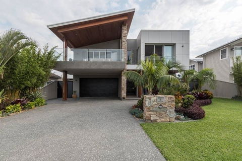 5 Liamina Avenue Apartment - Accommodation QLD 0