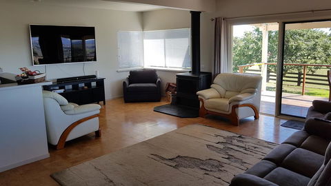 505 CONROD STRAIGHT MOUNT PANORAMA - Accommodation QLD 3