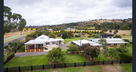 505 CONROD STRAIGHT MOUNT PANORAMA - Accommodation QLD 1