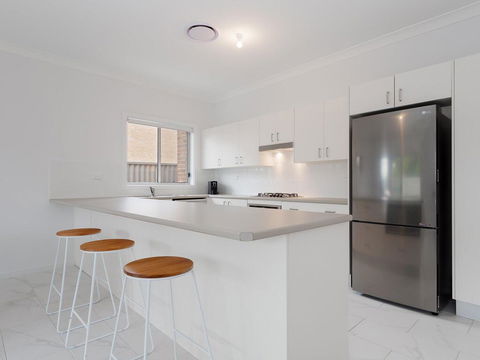 5B BENT STREET - LARGE HOUSE WITH DUCTED AIR CON, WIFI & FOXTEL - Accommodation QLD 2