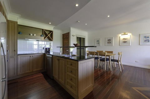 6 The Point Apartments - Accommodation QLD 3