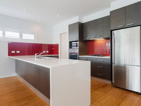 7 Judith Street - Stunning Duplex With Ducted Air - Accommodation QLD 2