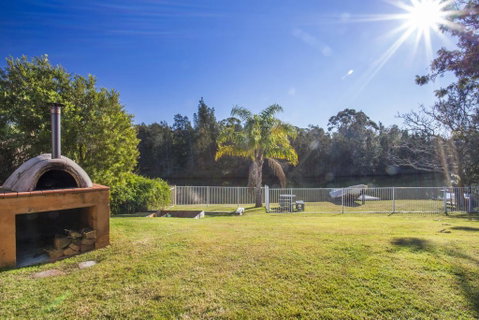 77 Lake Entrance Rd - Waterfront Wonder - Accommodation QLD 2