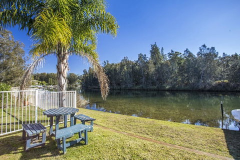 77 Lake Entrance Rd - Waterfront Wonder - Accommodation QLD 0