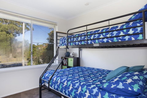 77 Lake Entrance Rd - Waterfront Wonder - Accommodation QLD 1
