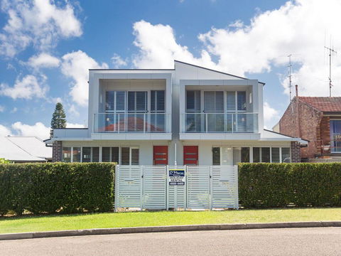 7a Judith Street - Stunning Duplex With Ducted Air Conditioning - Accommodation QLD 0