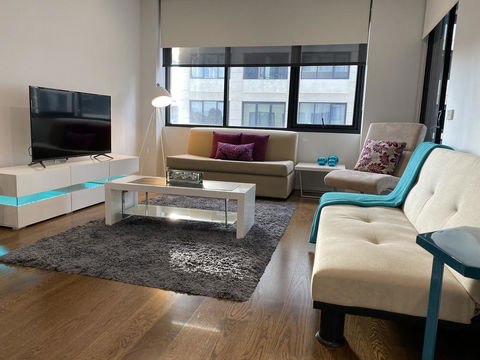 @Realm Modern Executive Apartment, 1BR, Wine, WiFi, Secure Parking, Canberra - Accommodation QLD 0