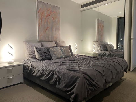 @Realm Modern Executive Apartment, 1BR, Wine, WiFi, Secure Parking, Canberra - Accommodation QLD 2