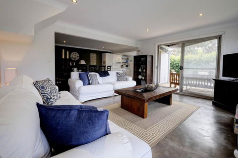 @THE COVE - Accommodation QLD 0