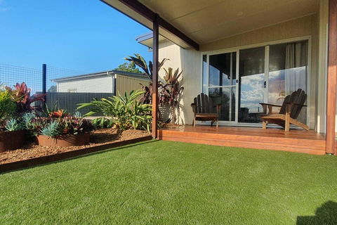 A Beach Getaway - Accommodation QLD 0