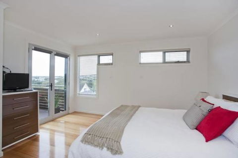 A Beautiful Beach House Torquay - Accommodation QLD 2