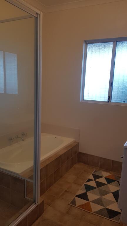 A Better Life Animal Sanctuary FarmStay - Private Two-Bedrooms, Lounge Room & Bathroom & Toilet, Shared Kitchen - Accommodation QLD 2