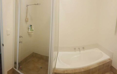 A Better Life Animal Sanctuary FarmStay - Private Two-Bedrooms, Lounge Room & Bathroom & Toilet, Shared Kitchen - Accommodation QLD 1