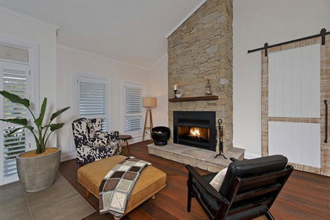 A Home Like Few Others - Accommodation QLD 2
