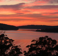 A Lakehouse Escape - Accommodation QLD