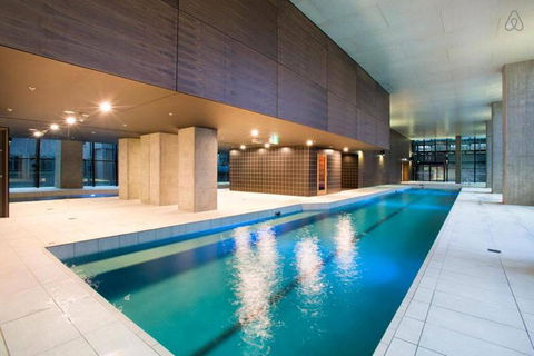 A Lovely Studio Next To Southern Cross - Accommodation QLD 2