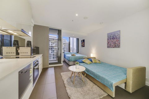 A Lovely Studio Next To Southern Cross - Accommodation QLD 3
