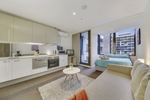 A Lovely Studio Next To Southern Cross - Accommodation QLD 1