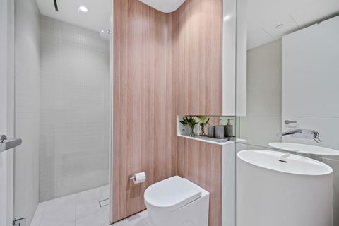 A Luxury Home Hidden In The Urban Oasis - Accommodation QLD 3