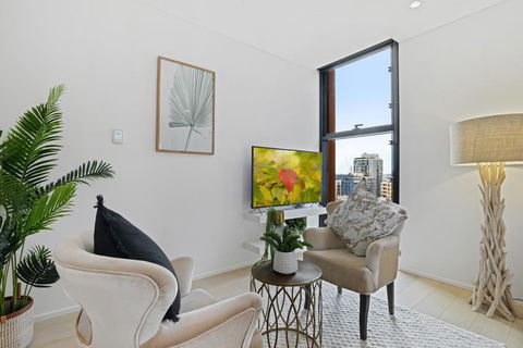 A Luxury Home Hidden In The Urban Oasis - Accommodation QLD 1