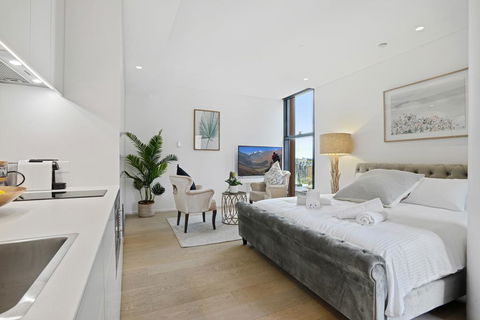 A Luxury Home Hidden In The Urban Oasis - Accommodation QLD 0