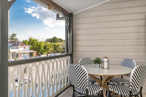A PERFECT STAY - Luxe & Bloom - Accommodation QLD 3